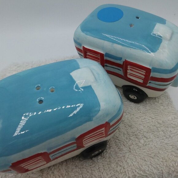 Travel Trailer Happy Camper RV Retro Ceramic Salt & Pepper Shakers - Picture 8 of 8
